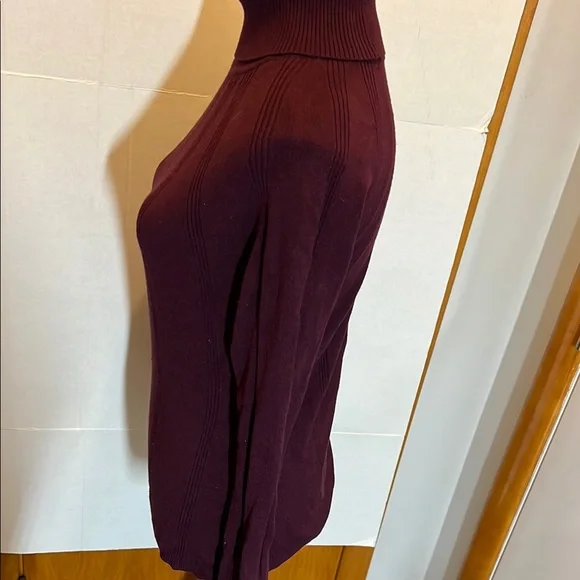 White House Black Market Burgundy Turtleneck Sweater - Picture 4 of 13